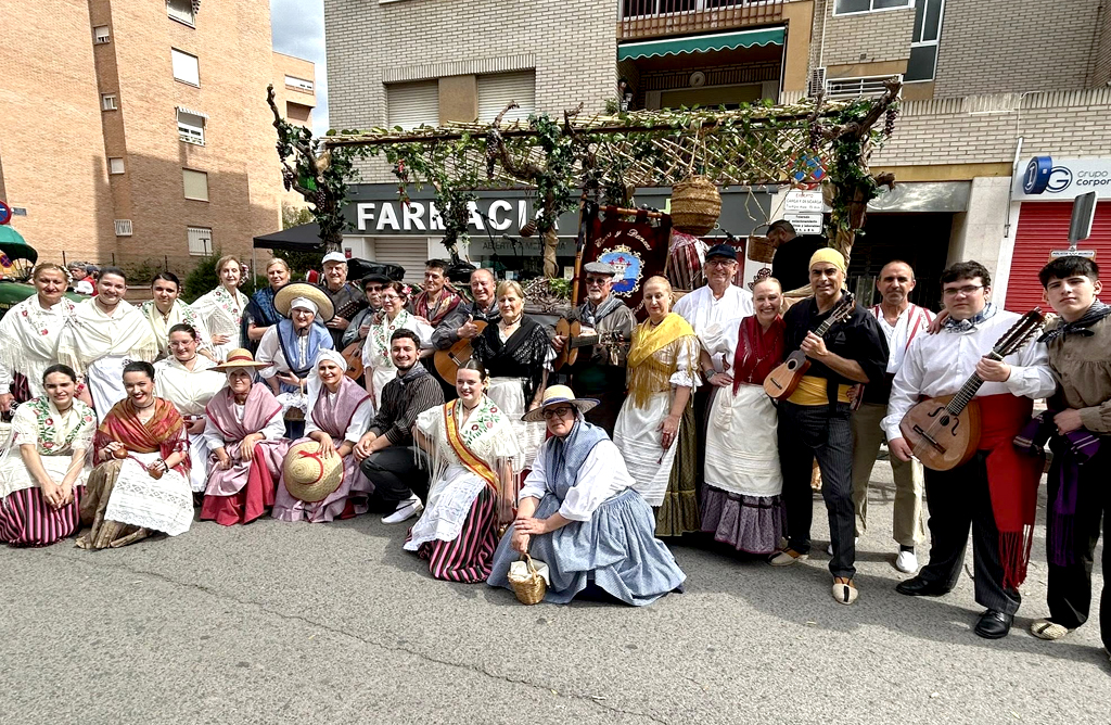 La Peña La Mantellina promociona el folclore y las tradiciones huertanas en el Bando de la Huerta